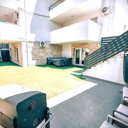 Vip Deluxe Apartment Arian Novalja Exteriör bild