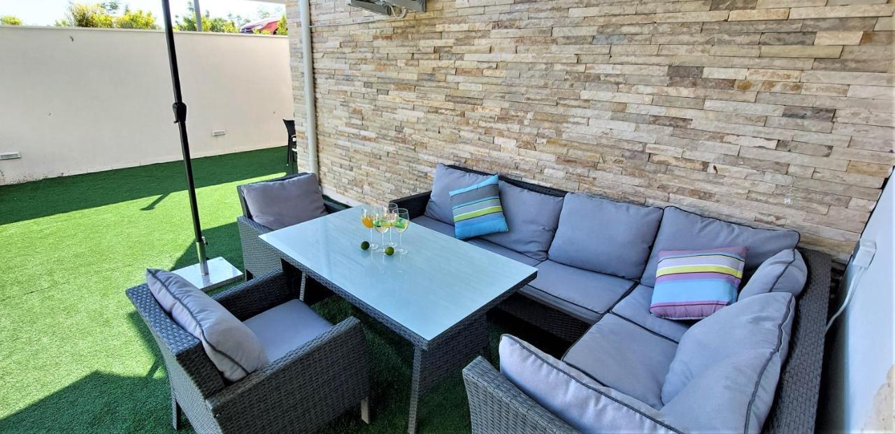 Vip Deluxe Apartment Arian Novalja Exteriör bild