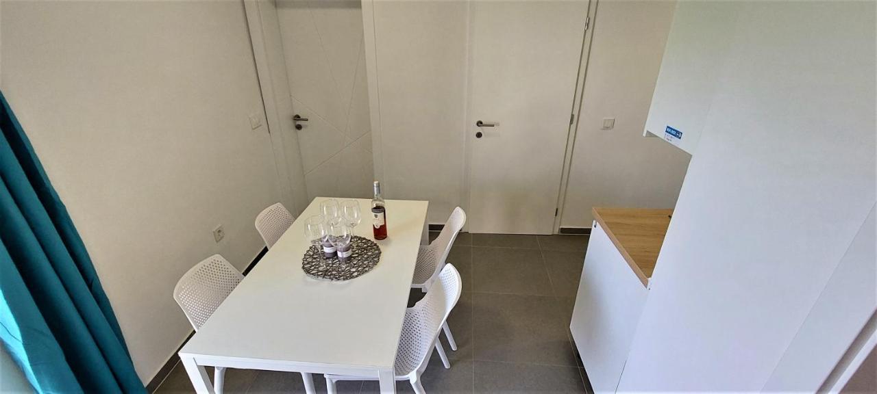 Vip Deluxe Apartment Arian Novalja Exteriör bild