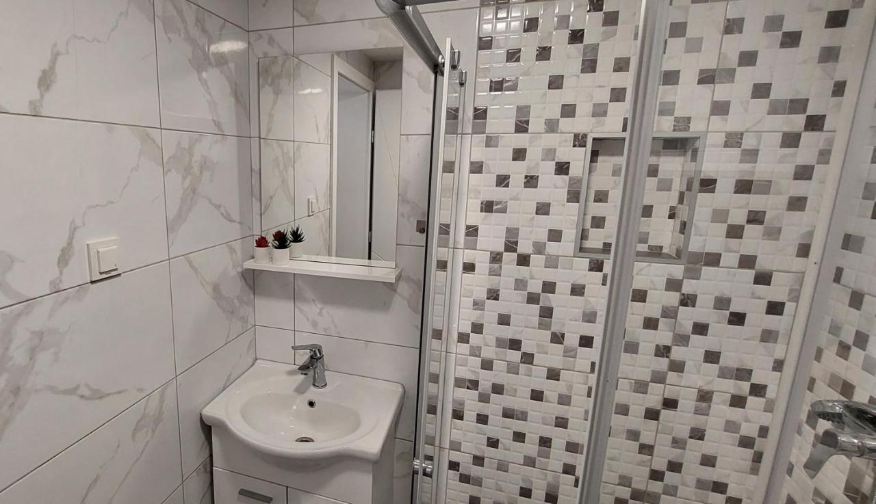 Vip Deluxe Apartment Arian Novalja Exteriör bild