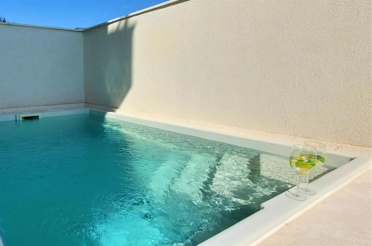 Vip Deluxe Apartment Arian Novalja Exteriör bild