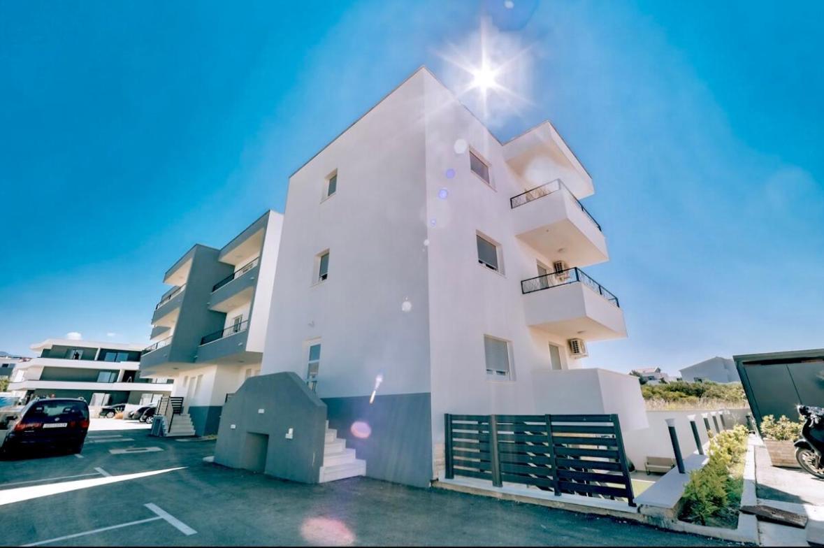 Vip Deluxe Apartment Arian Novalja Exteriör bild