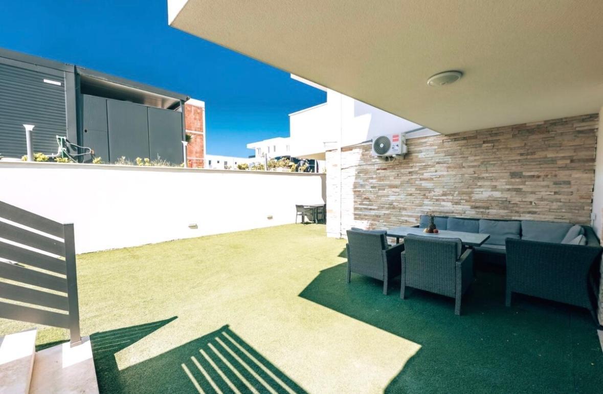 Vip Deluxe Apartment Arian Novalja Exteriör bild