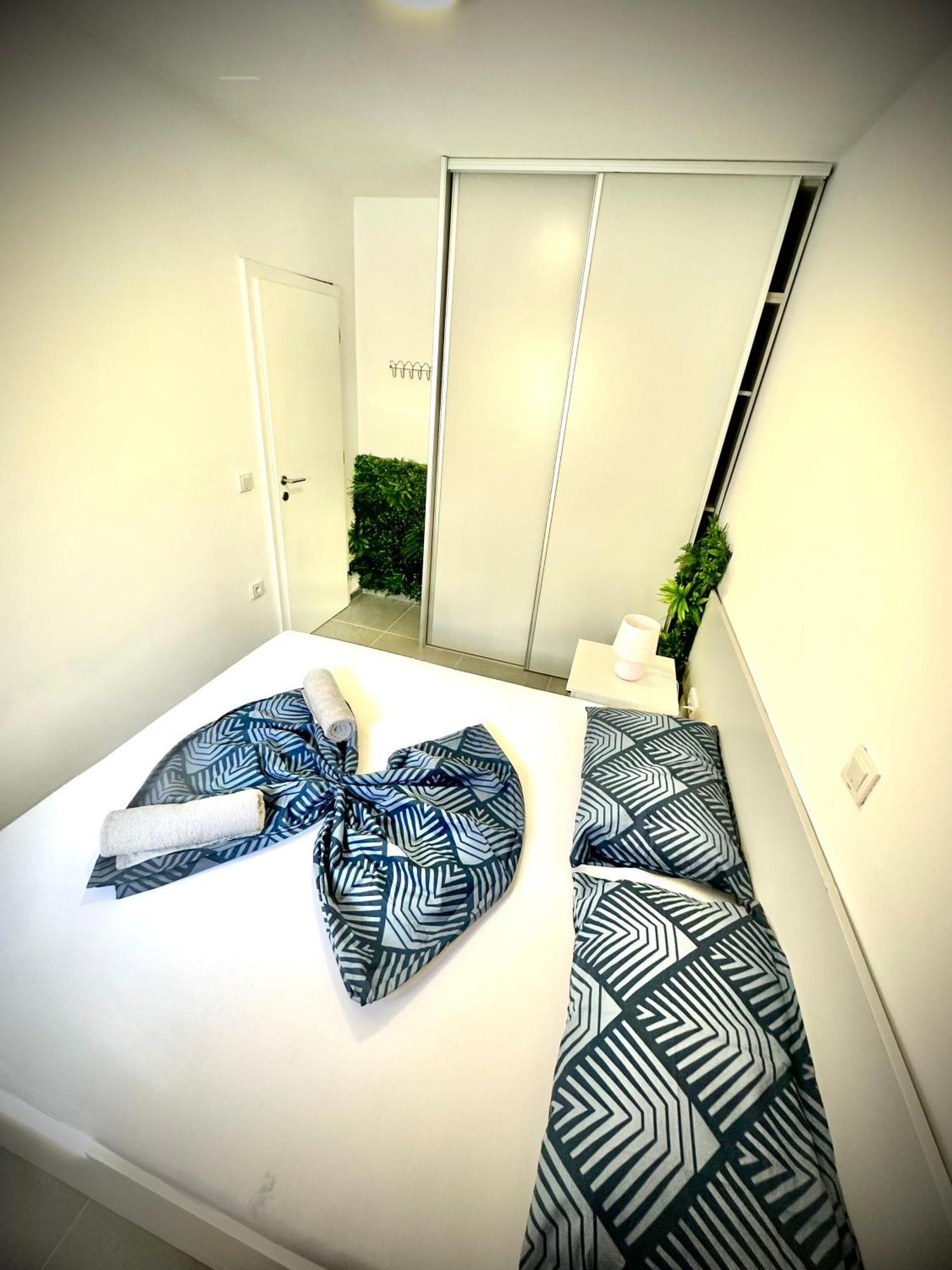 Vip Deluxe Apartment Arian Novalja Exteriör bild